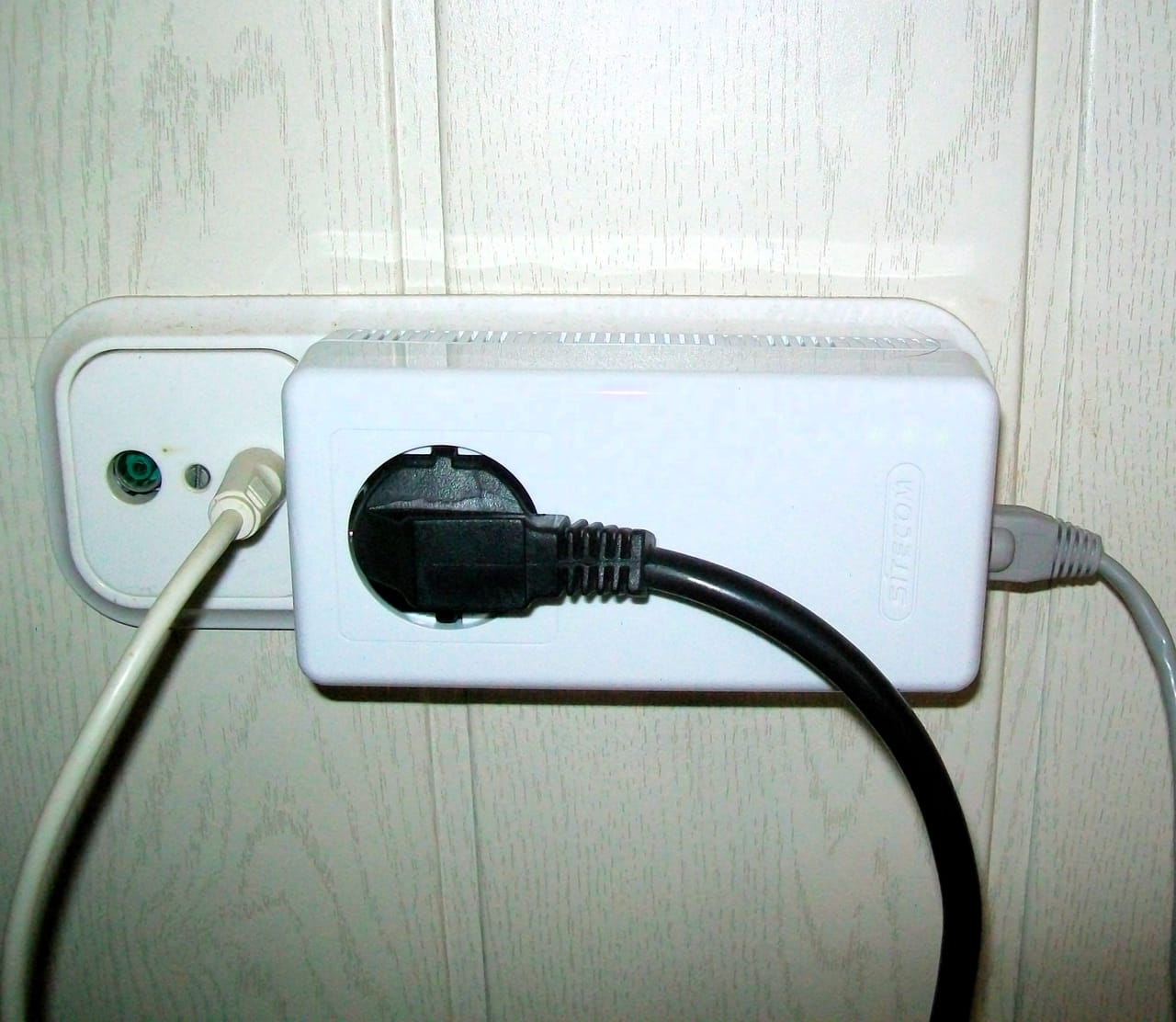Efficient Powerline Adapters Boost Your Home Network