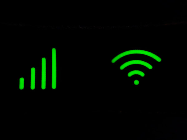 Boosting Connectivity: Extenders vs. Mesh Networks